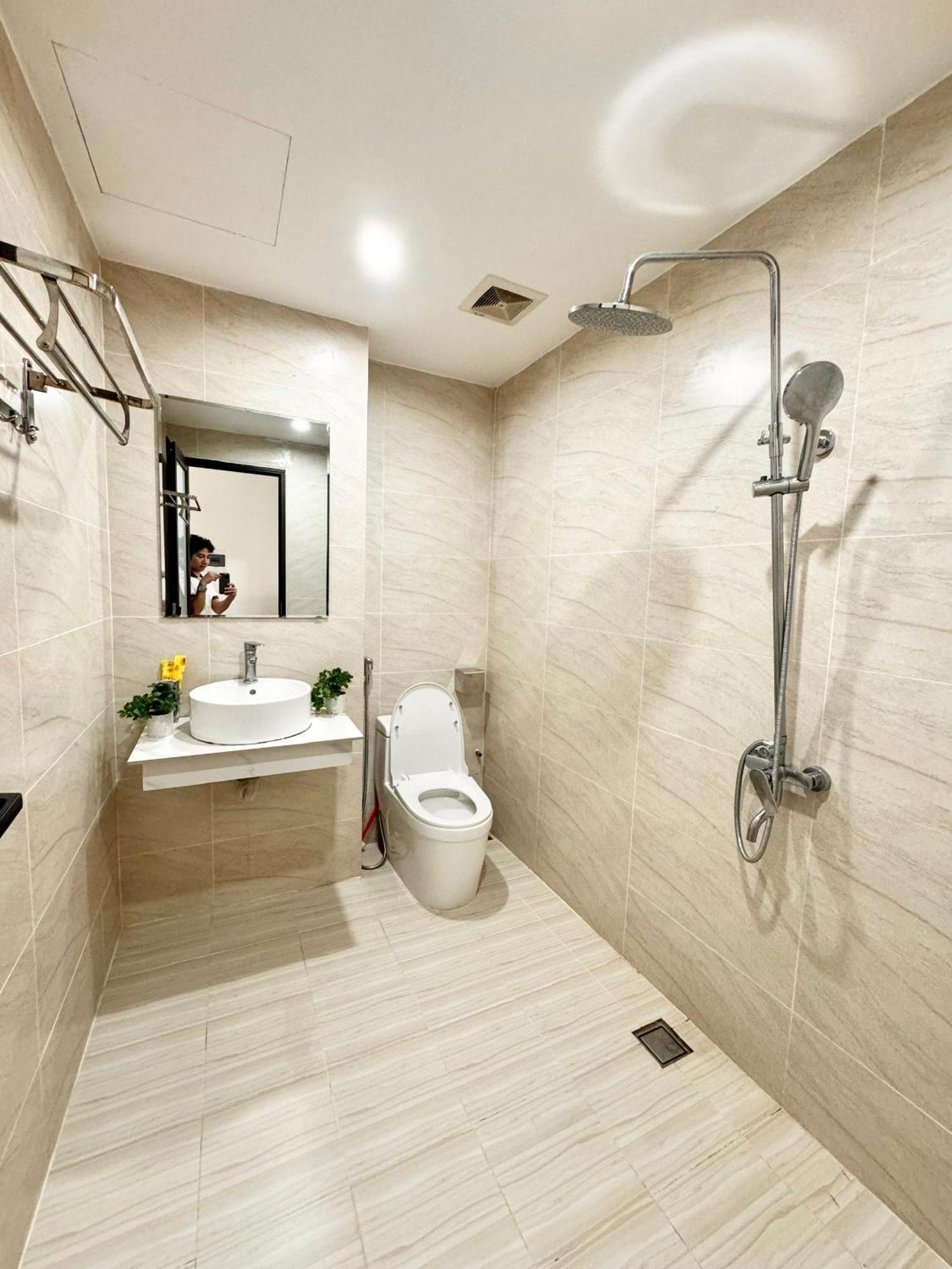 Modern & Comfy Apartment Hanoi Exterior foto